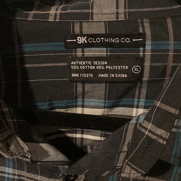 Flannel. Tiny holes on shoulder. Only worn once - Picture 2 of 4